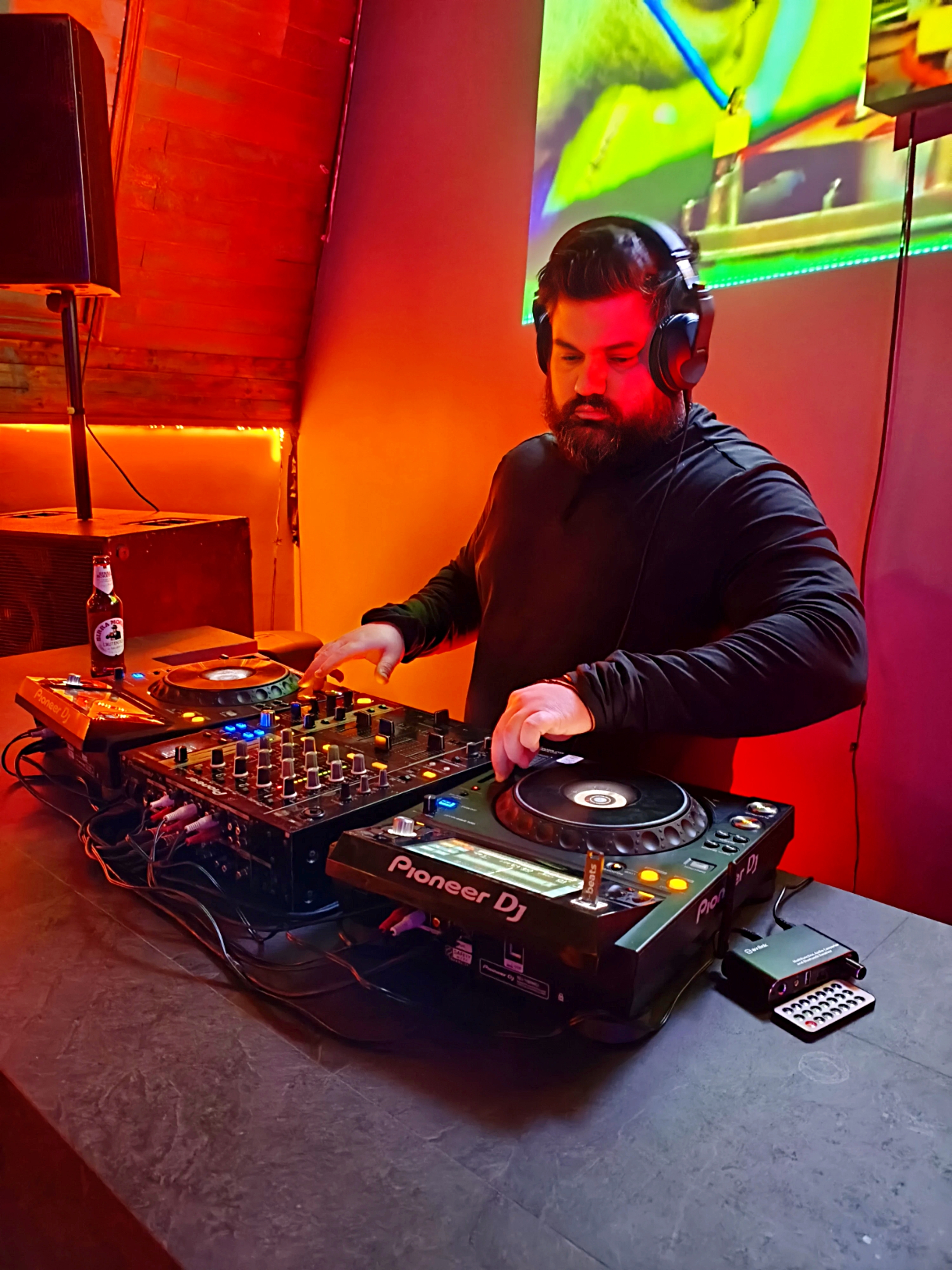 
            ice-beats performing